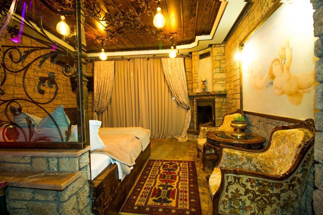 Morfeas Guesthouse Káto Loutrákion Exterior foto